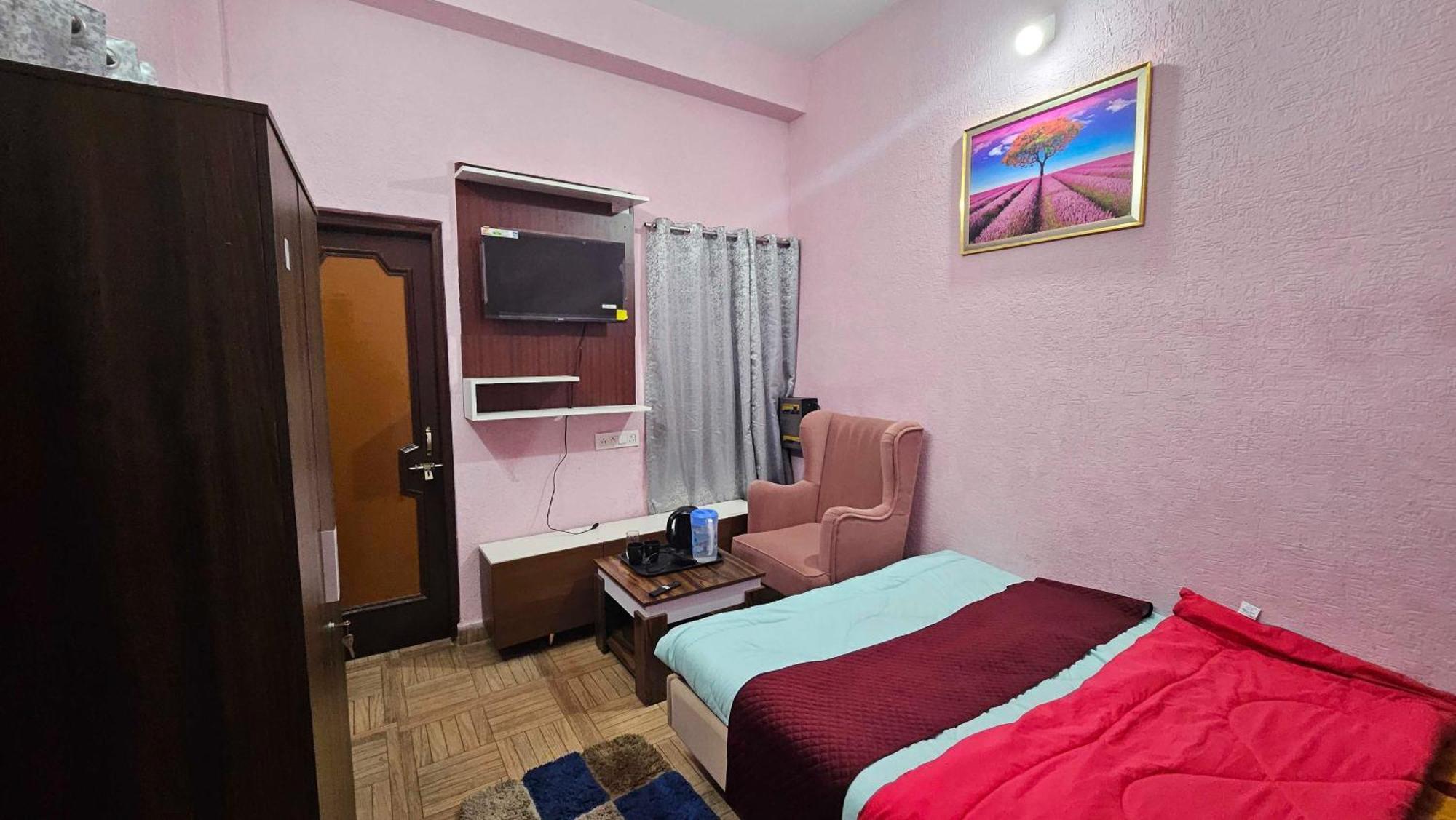 โอโย 67296 โฮเต็ล กิสซาน Hotel Khairi ภายนอก รูปภาพ