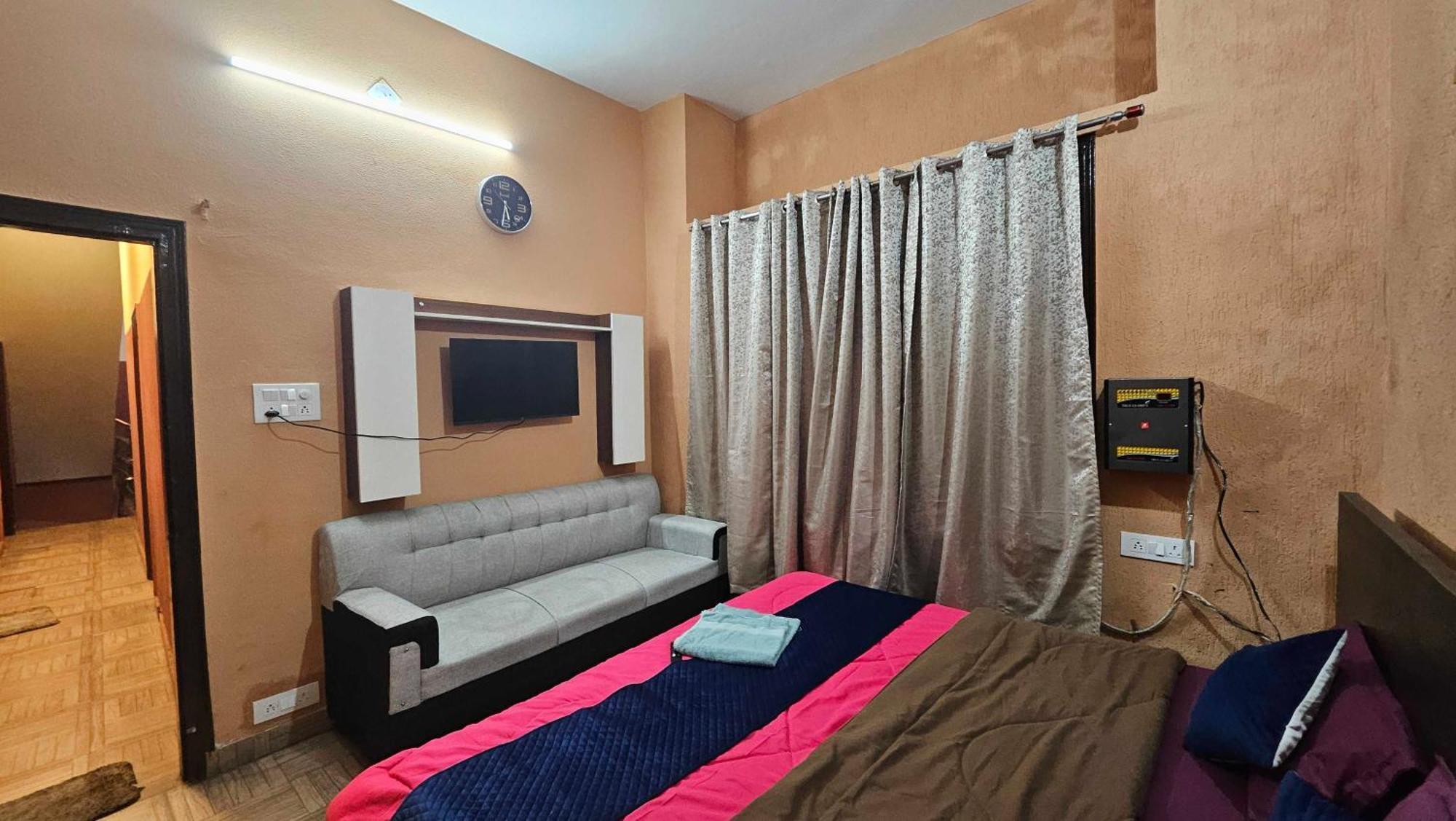 โอโย 67296 โฮเต็ล กิสซาน Hotel Khairi ภายนอก รูปภาพ